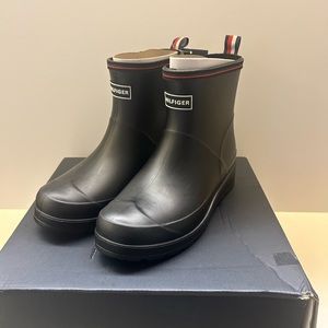 Tommy Hilfiger Size 5 Rubber Rain Booties